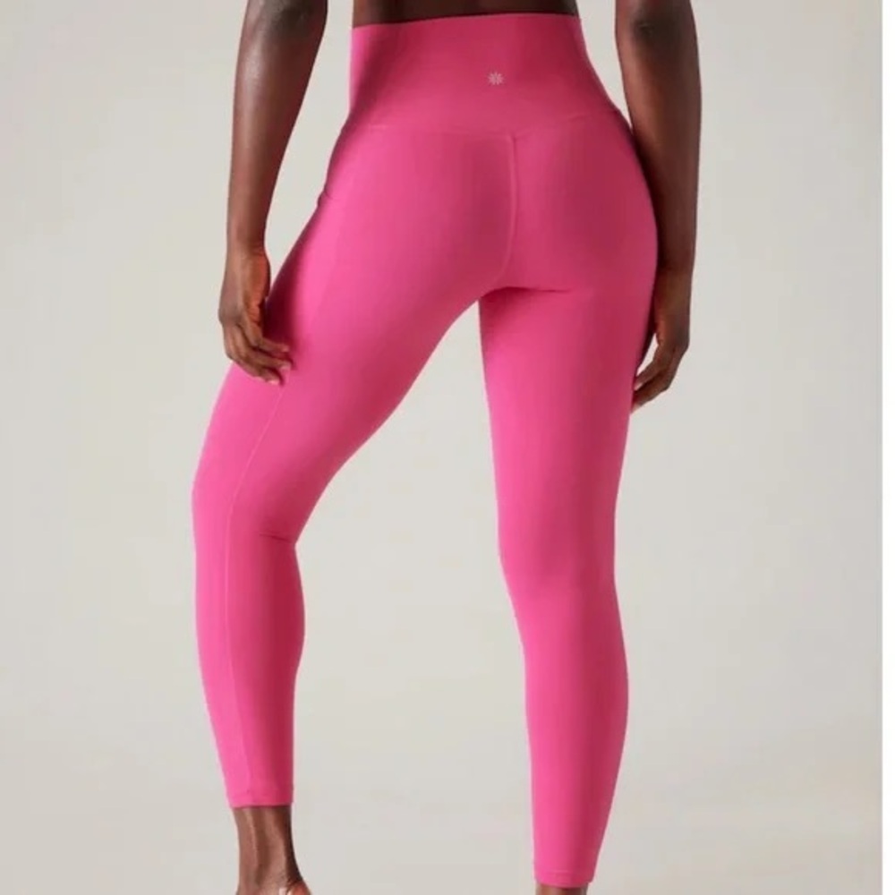NWT - Athleta Salutation Stash 7/8 Tight